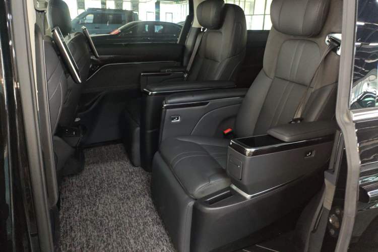 Used SAIC MAXUS Dajia 9 2024 Super Hybrid Ultra-Long Range Mountain Edition 7-Seater Left Rear Seat