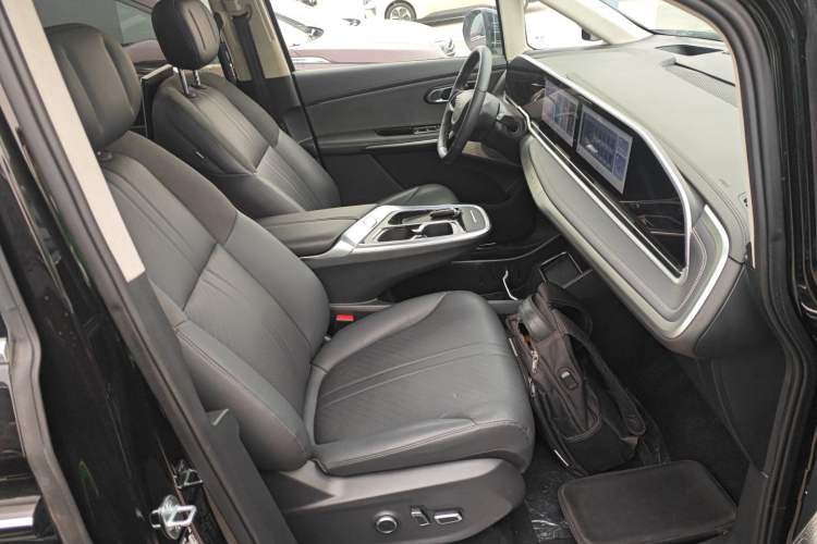 Used SAIC MAXUS Dajia 9 2024 Super Hybrid Ultra-Long Range Mountain Edition 7-Seater Right Front Seat