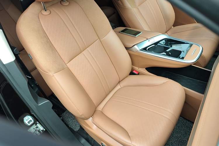 Used SAIC MAXUS Dajia 9 2024 Super Hybrid Ultra-Long Range Mountain Edition 7-Seater Right Front Seat