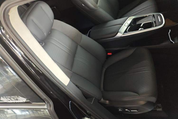 Used SAIC MAXUS Dajia 9 2024 Super Hybrid Ultra-Long Range Mountain Edition 7-Seater Right Front Seat