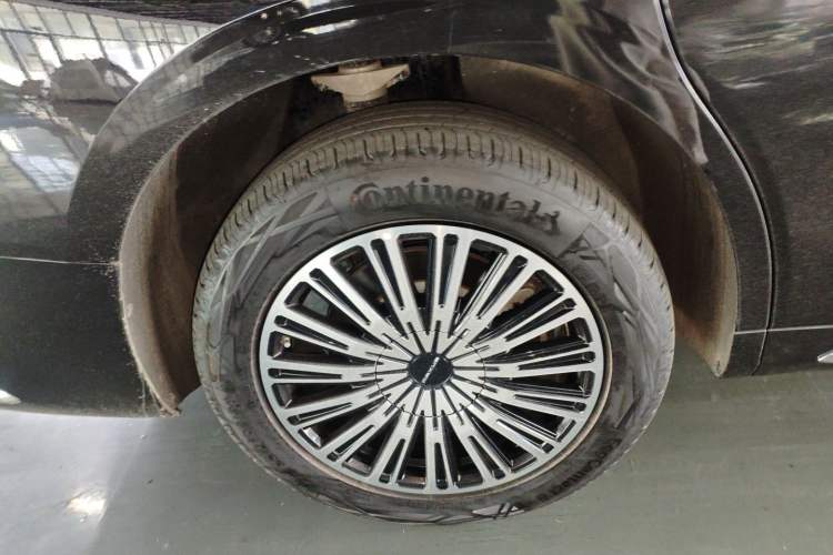 Used SAIC MAXUS Dajia 9 2024 Super Hybrid Ultra-Long Range Mountain Edition 7-Seater Right Rear Wheel Hub