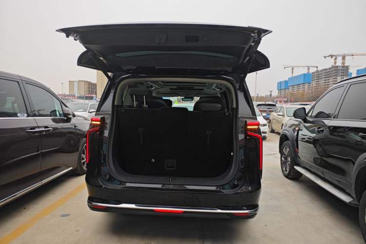 Used SAIC MAXUS Dajia 9 2024 Super Hybrid Ultra-Long Range Mountain Edition 7-Seater Trunk