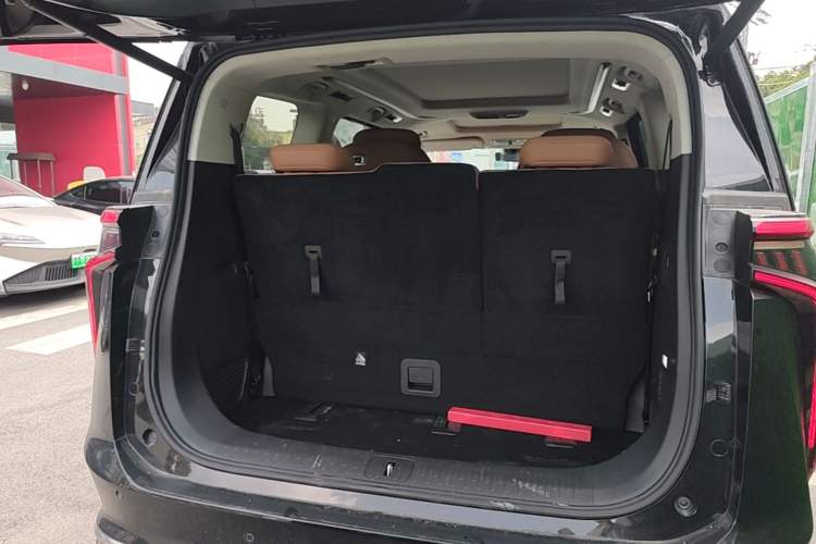 Used SAIC MAXUS Dajia 9 2024 Super Hybrid Ultra-Long Range Mountain Edition 7-Seater Trunk