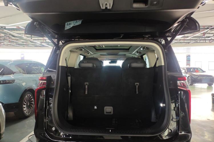 Used SAIC MAXUS Dajia 9 2024 Super Hybrid Ultra-Long Range Mountain Edition 7-Seater Trunk