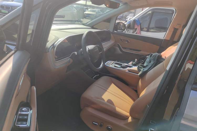 Used SAIC MAXUS Dajia 9 2024 Super Hybrid Ultra-Long Range Forest Edition 7-Seater Driver Seat