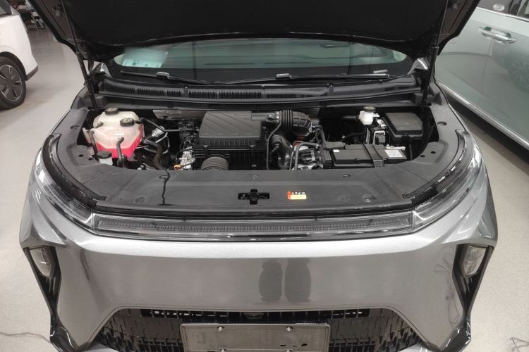Used SAIC MAXUS Dajia 9 2024 Super Hybrid Ultra-Long Range Forest Edition 7-Seater Engine Bay