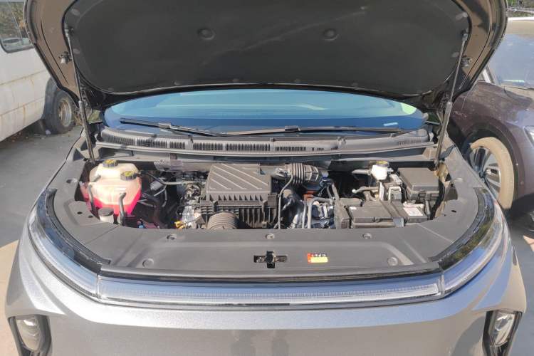 Used SAIC MAXUS Dajia 9 2024 Super Hybrid Ultra-Long Range Forest Edition 7-Seater Engine Bay