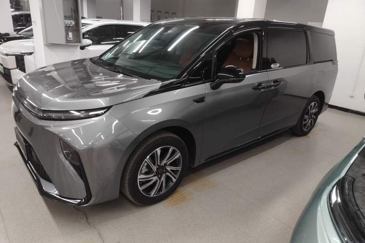 Used SAIC MAXUS Dajia 9 2024 Super Hybrid Ultra-Long Range Forest Edition 7-Seater Exterior 3