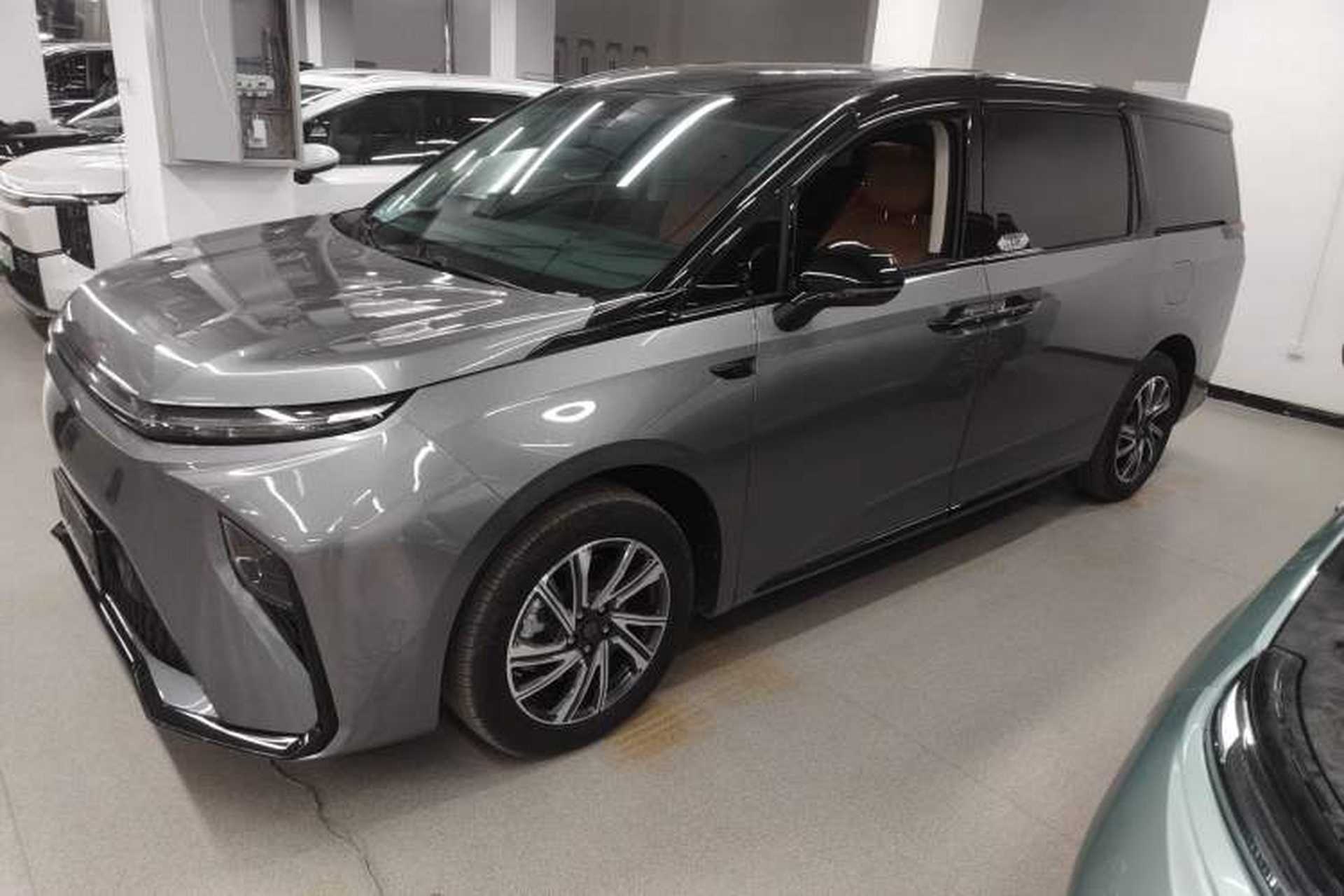 Used SAIC MAXUS Dajia 9 2024 Super Hybrid Ultra-Long Range Forest Edition 7-Seater Exterior 3