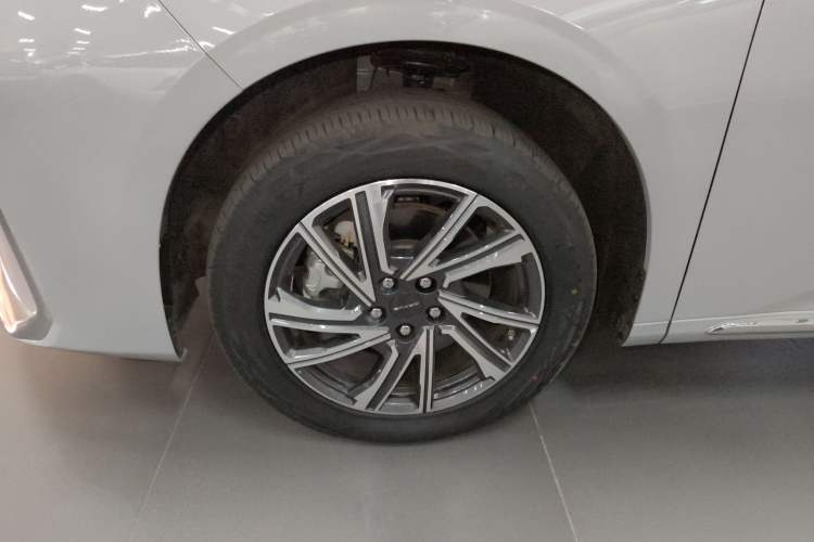 Used SAIC MAXUS Dajia 9 2024 Super Hybrid Long-Range Forest Edition 7-Seater Exterior 4