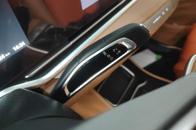 Used SAIC MAXUS Dajia 9 2024 Super Hybrid Ultra-Long Range Forest Edition 7-Seater Gear Lever