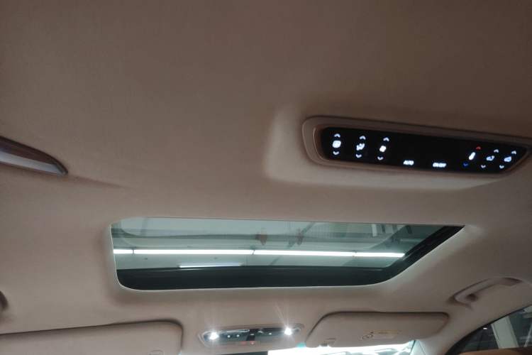 Used SAIC MAXUS Dajia 9 2024 Super Hybrid Ultra-Long Range Forest Edition 7-Seater Headliner