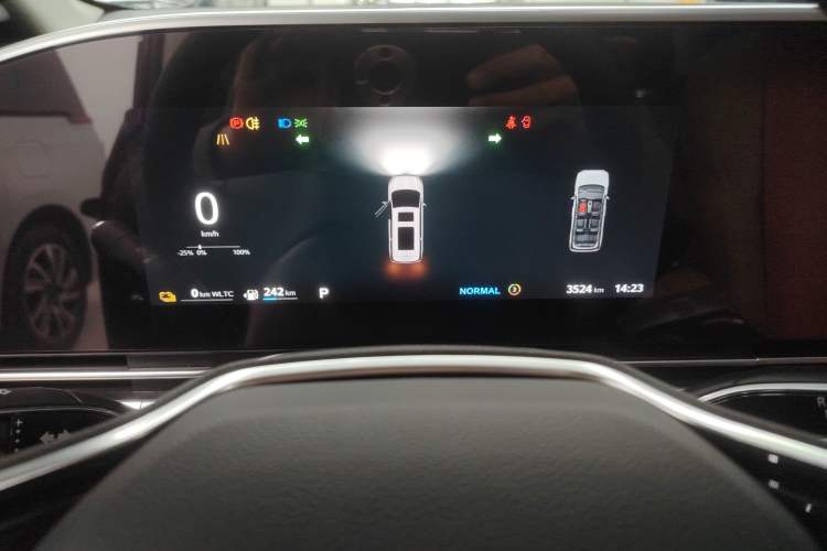Used SAIC MAXUS Dajia 9 2024 Super Hybrid Ultra-Long Range Forest Edition 7-Seater Instrument Cluster