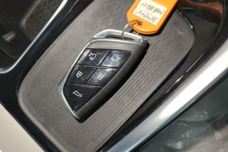 Used SAIC MAXUS Dajia 9 2024 Super Hybrid Long-Range Forest Edition 7-Seater Interior 1