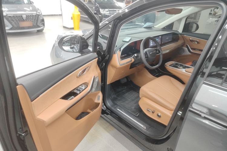 Used SAIC MAXUS Dajia 9 2024 Super Hybrid Ultra-Long Range Forest Edition 7-Seater Interior 3