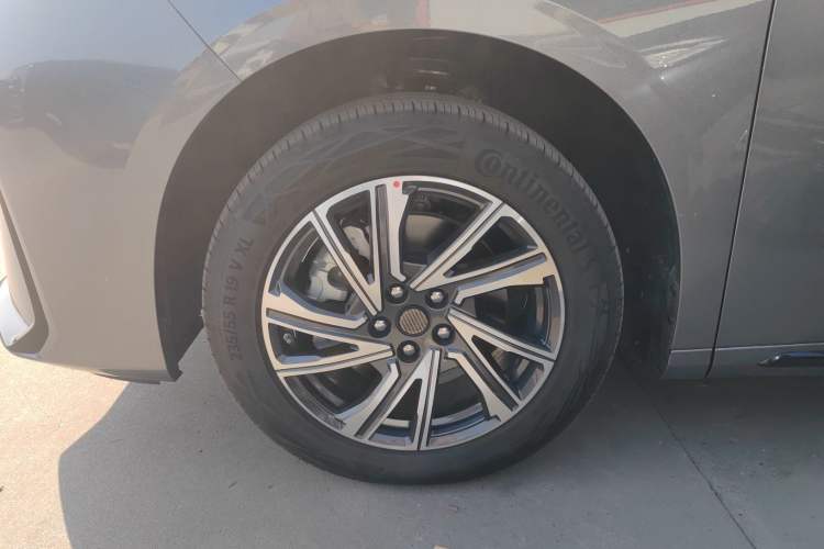 Used SAIC MAXUS Dajia 9 2024 Super Hybrid Ultra-Long Range Forest Edition 7-Seater Left Front Wheel Hub