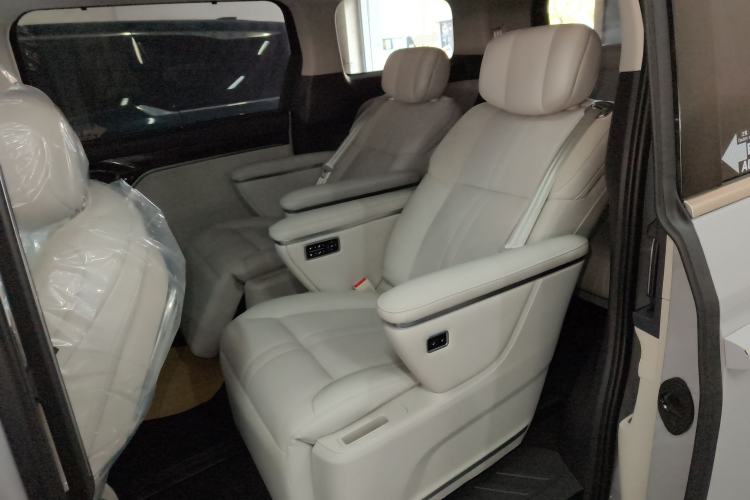 Used SAIC MAXUS Dajia 9 2024 Super Hybrid Long-Range Forest Edition 7-Seater Left Rear Seat