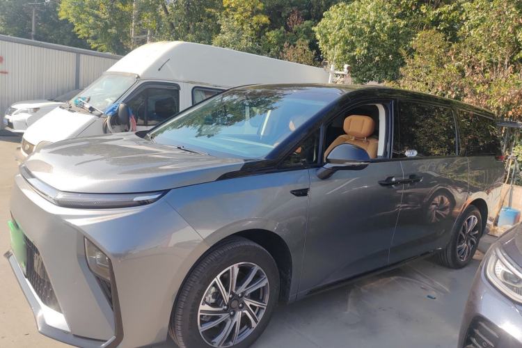 Used SAIC MAXUS Dajia 9 2024 Super Hybrid Ultra-Long Range Forest Edition 7-Seater Left Side