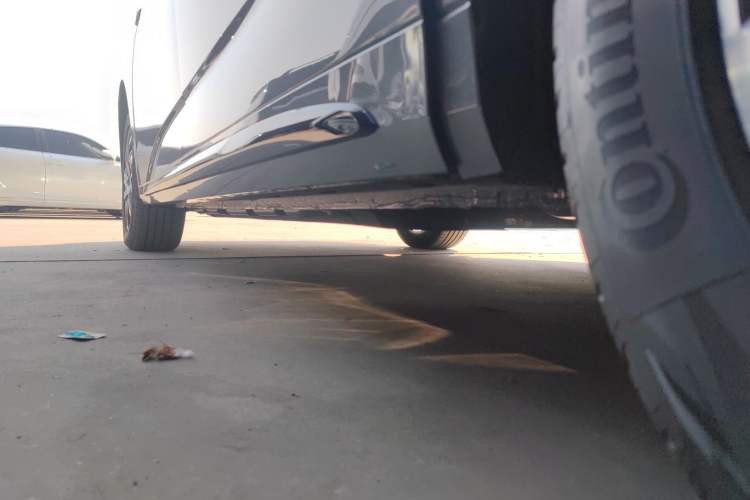 Used SAIC MAXUS Dajia 9 2024 Super Hybrid Ultra-Long Range Forest Edition 7-Seater Left Side Sill