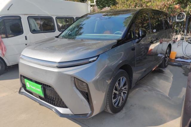 Used SAIC MAXUS Dajia 9 2024 Super Hybrid Ultra-Long Range Forest Edition 7-Seater