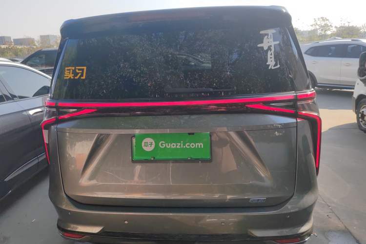 Used SAIC MAXUS Dajia 9 2024 Super Hybrid Ultra-Long Range Forest Edition 7-Seater Rear