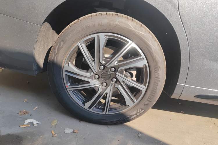 Used SAIC MAXUS Dajia 9 2024 Super Hybrid Ultra-Long Range Forest Edition 7-Seater Right Rear Wheel Hub