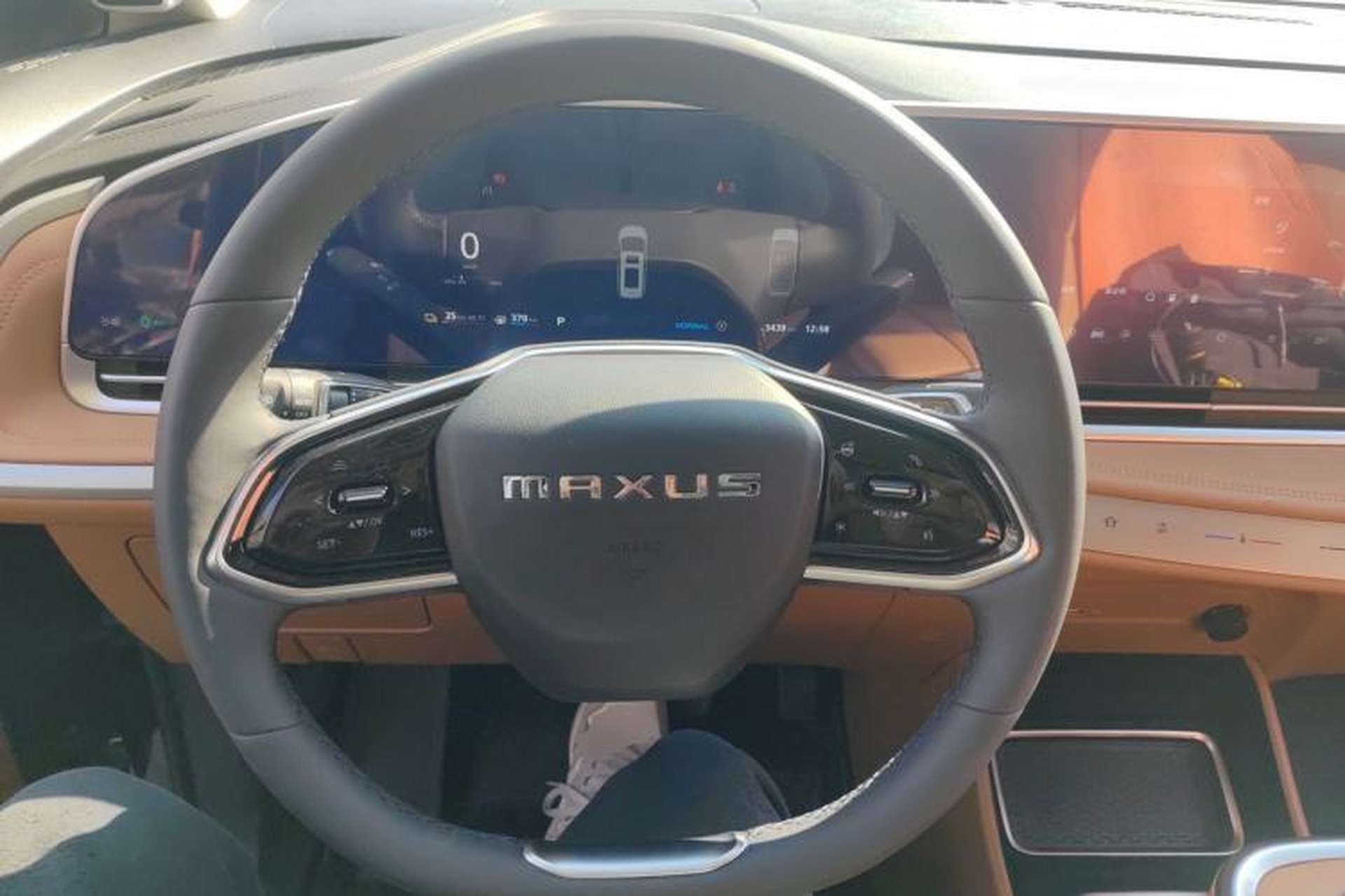 Used SAIC MAXUS Dajia 9 2024 Super Hybrid Ultra-Long Range Forest Edition 7-Seater Steering Wheel