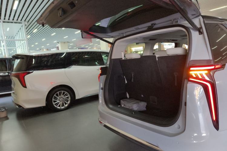 Used SAIC MAXUS Dajia 9 2024 Super Hybrid Long-Range Forest Edition 7-Seater Trunk