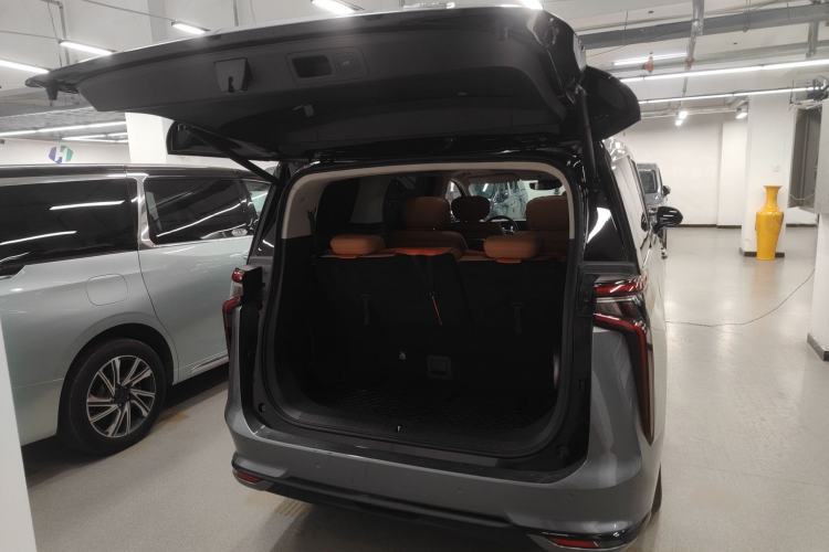Used SAIC MAXUS Dajia 9 2024 Super Hybrid Ultra-Long Range Forest Edition 7-Seater Trunk