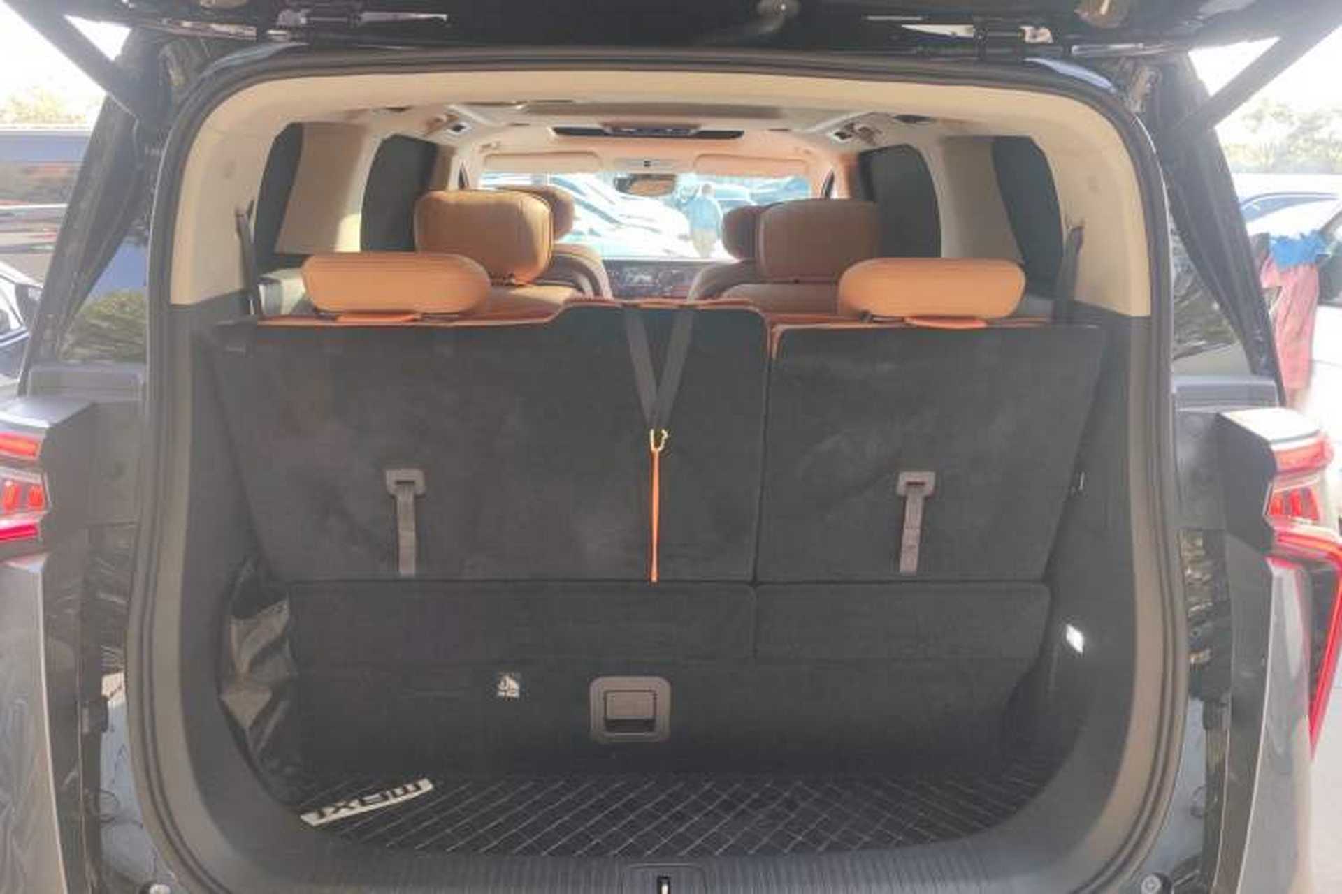 Used SAIC MAXUS Dajia 9 2024 Super Hybrid Ultra-Long Range Forest Edition 7-Seater Trunk