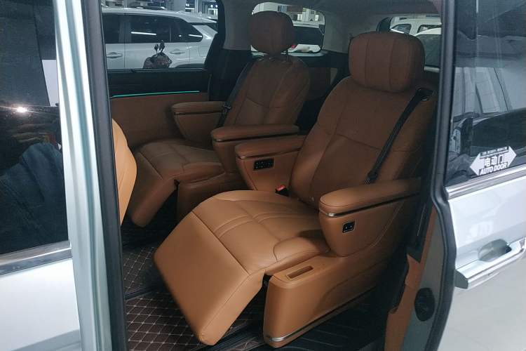 Used SAIC MAXUS Dajia 9 2024 Super Hybrid Ultra-Long Range Forest Edition 7-Seater Interior 4