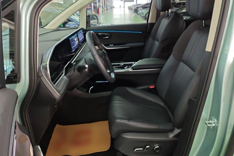 Used SAIC MAXUS Dajia 9 2024 Super Hybrid Ultra-Long Range Forest Edition 7-Seater Left Front Seat