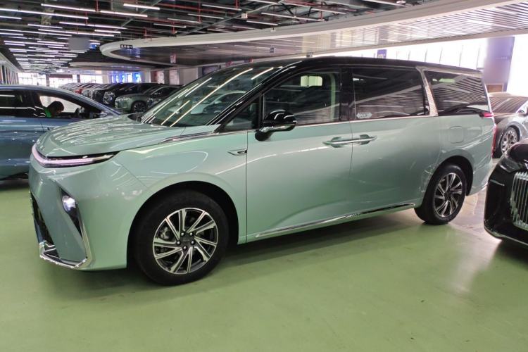 Used SAIC MAXUS Dajia 9 2024 Super Hybrid Ultra-Long Range Forest Edition 7-Seater Left Side
