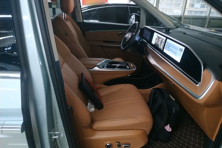 Used SAIC MAXUS Dajia 9 2024 Super Hybrid Ultra-Long Range Forest Edition 7-Seater Right Front Seat