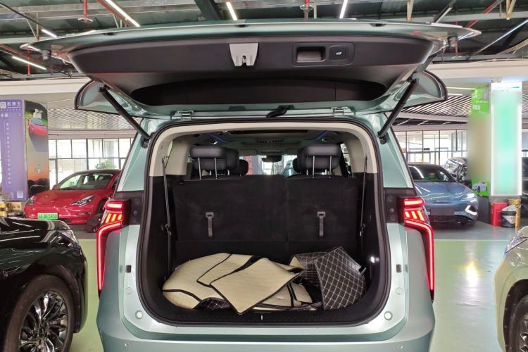 Used SAIC MAXUS Dajia 9 2024 Super Hybrid Ultra-Long Range Forest Edition 7-Seater Trunk