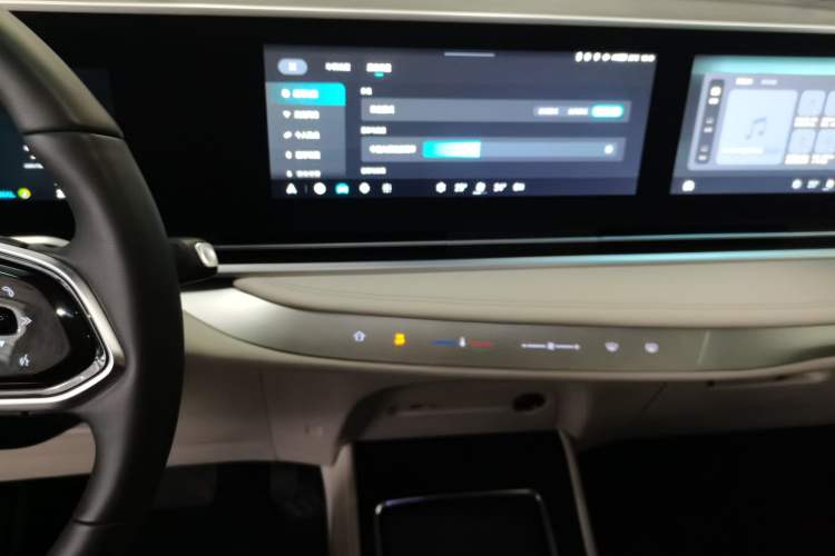 Used SAIC MAXUS Dajia 9 2024 Super Hybrid Ultra-Long Range Forest Edition 7-Seater Audio And AC Panel