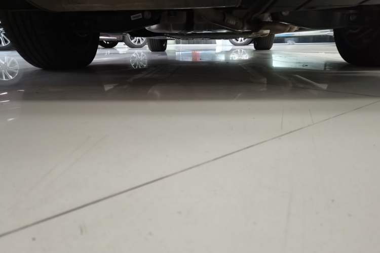 Used SAIC MAXUS Dajia 9 2024 Super Hybrid Ultra-Long Range Forest Edition 7-Seater Chassis Rear