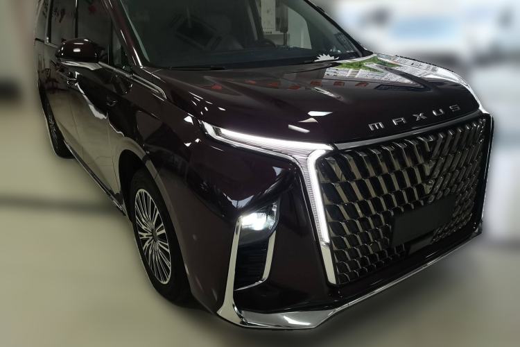 Used SAIC MAXUS Dajia 9 2024 Super Hybrid Ultra-Long Range Forest Edition 7-Seater Front Right 45 Deg