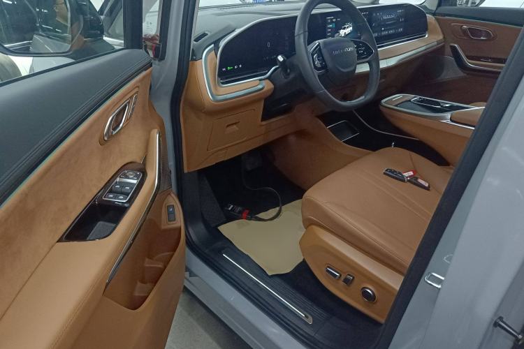 Used SAIC MAXUS Dajia 9 2024 Super Hybrid Long-Range Forest Edition 7-Seater Driver Seat