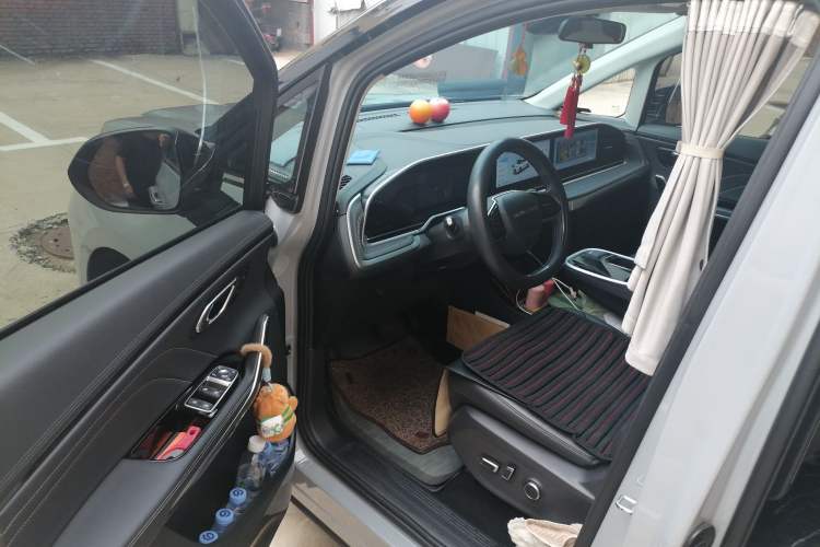 Used SAIC MAXUS Dajia 9 2024 Super Hybrid Long-Range Prairie Edition 7-Seater Driver Seat