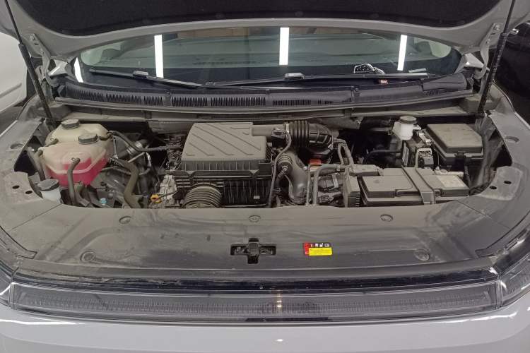 Used SAIC MAXUS Dajia 9 2024 Super Hybrid Long-Range Forest Edition 7-Seater Engine Bay