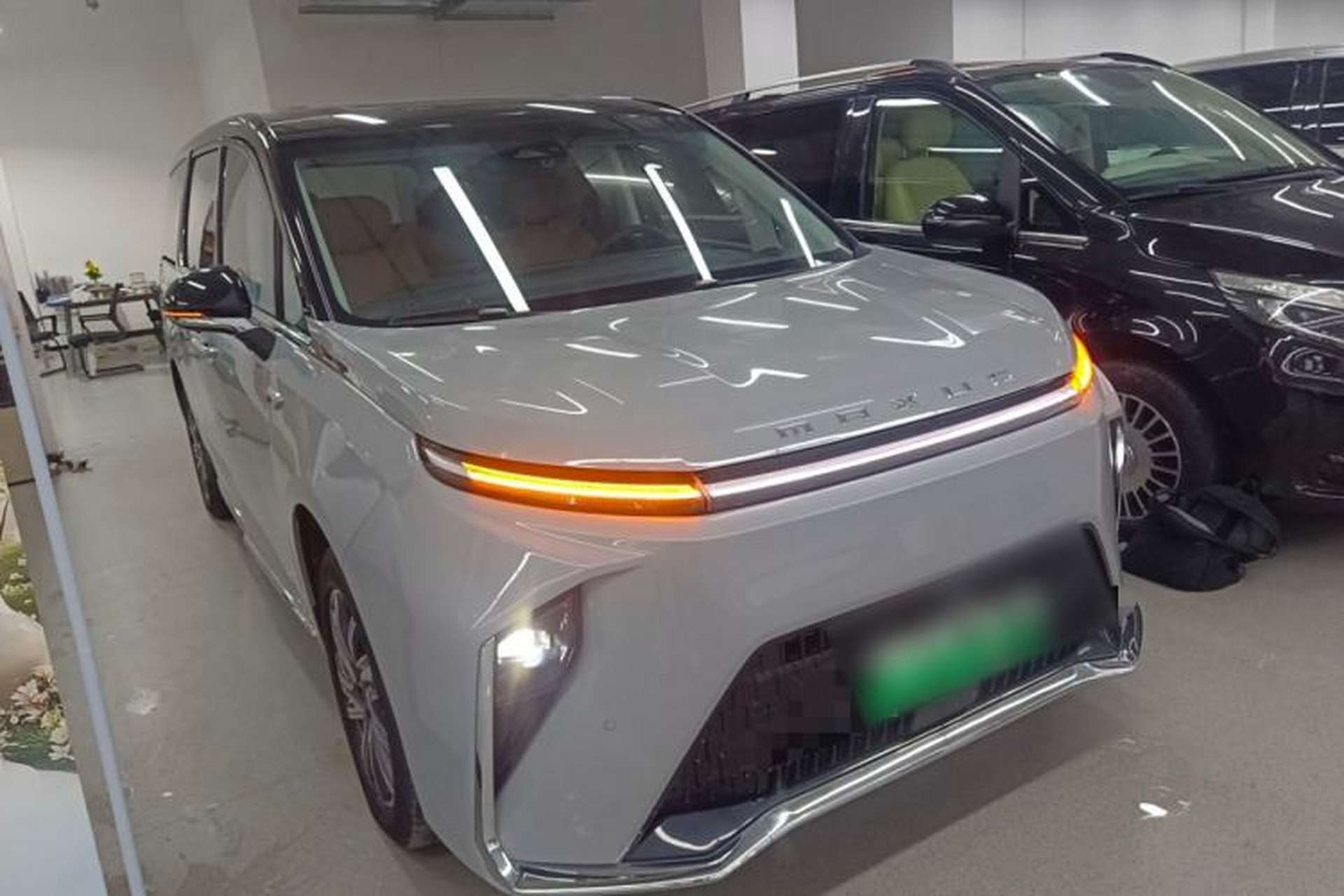 Used SAIC MAXUS Dajia 9 2024 Super Hybrid Long-Range Forest Edition 7-Seater Front Right 45 Deg