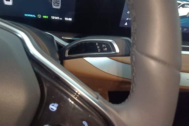 Used SAIC MAXUS Dajia 9 2024 Super Hybrid Long-Range Forest Edition 7-Seater Gear Lever