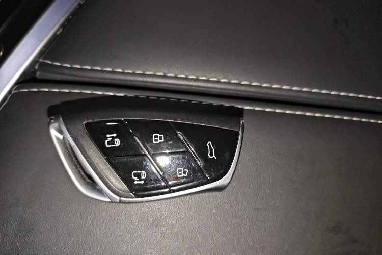 Used SAIC MAXUS Dajia 9 2024 Long-Range Forest Seven-Seater Version Interior 1