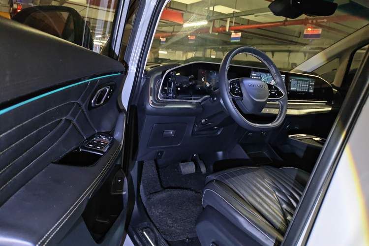 Used SAIC MAXUS Dajia 9 2024 Long-Range Forest Seven-Seater Version Interior 3