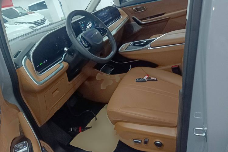 Used SAIC MAXUS Dajia 9 2024 Super Hybrid Long-Range Forest Edition 7-Seater Left Front Seat