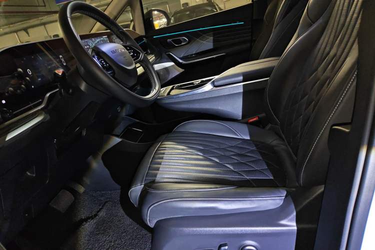 Used SAIC MAXUS Dajia 9 2024 Long-Range Forest Seven-Seater Version Left Front Seat