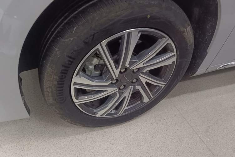 Used SAIC MAXUS Dajia 9 2024 Super Hybrid Long-Range Forest Edition 7-Seater Left Front Wheel Hub