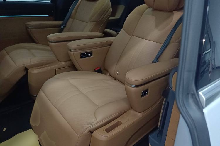 Used SAIC MAXUS Dajia 9 2024 Super Hybrid Long-Range Forest Edition 7-Seater Left Rear Seat