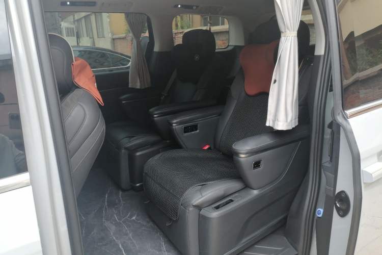 Used SAIC MAXUS Dajia 9 2024 Super Hybrid Long-Range Prairie Edition 7-Seater Left Rear Seat